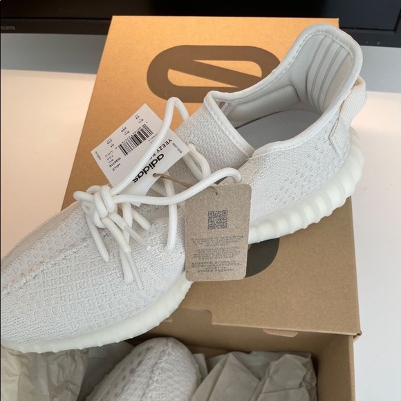 Yeezy 350 V2 - Picture 3 of 5